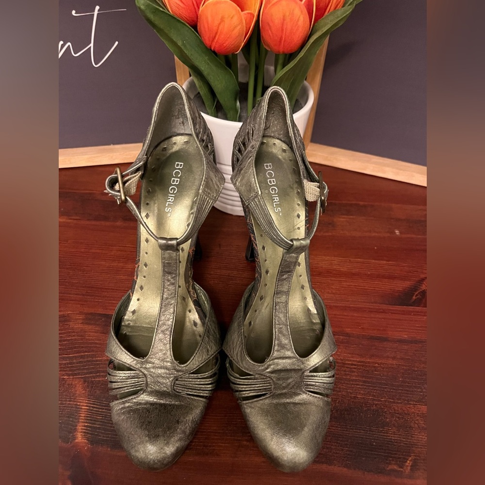 Gorgeous BCBGirls Metallic Green Heels - Size 9